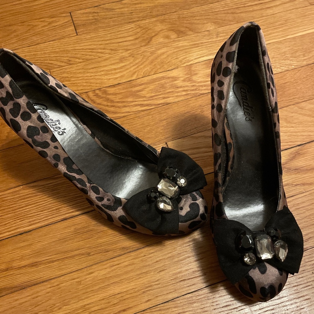 Candies leopard print pumps